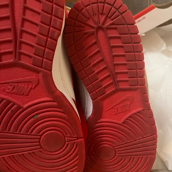 Red Nike dunks women - Picture 2 of 2